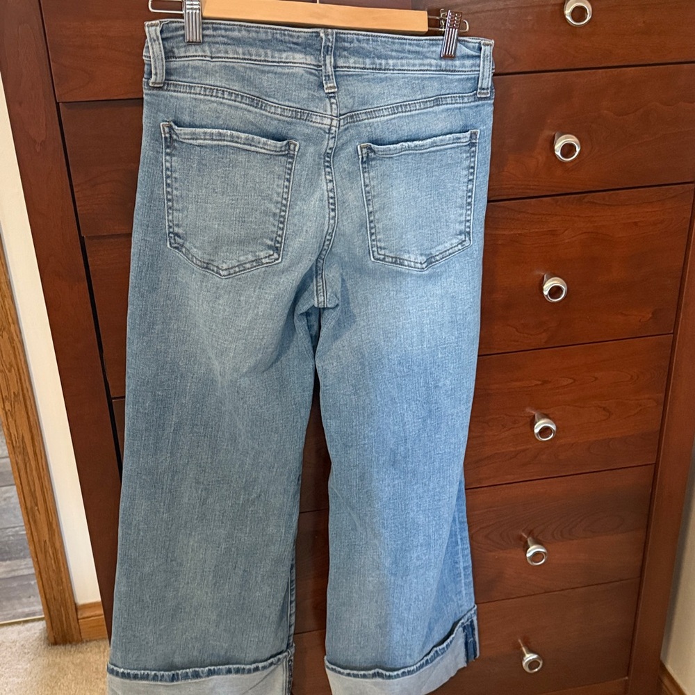 Kut from the Kloth Meg Wide-Leg Cuffed Women’s Jeans in color charming - Picture 7 of 10